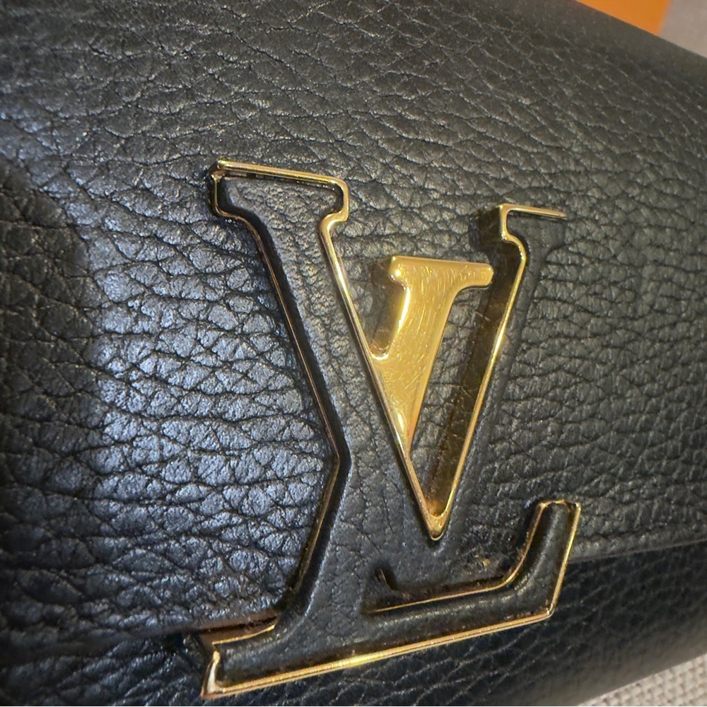 LOUIS VUITTON Capucines Taurillon Black Pink Leather Gold LV Buckle Large Wallet - Picture 5 of 16